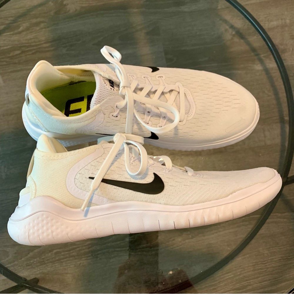 EUC Nike Run Free sneakers size 8.5